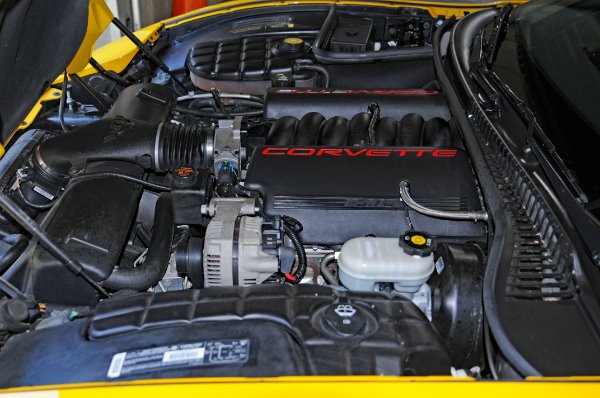 Used-2003-Chevrolet-Corvette-50th-Anniversary-3LT