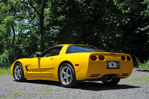 Used-2003-Chevrolet-Corvette-50th-Anniversary-3LT