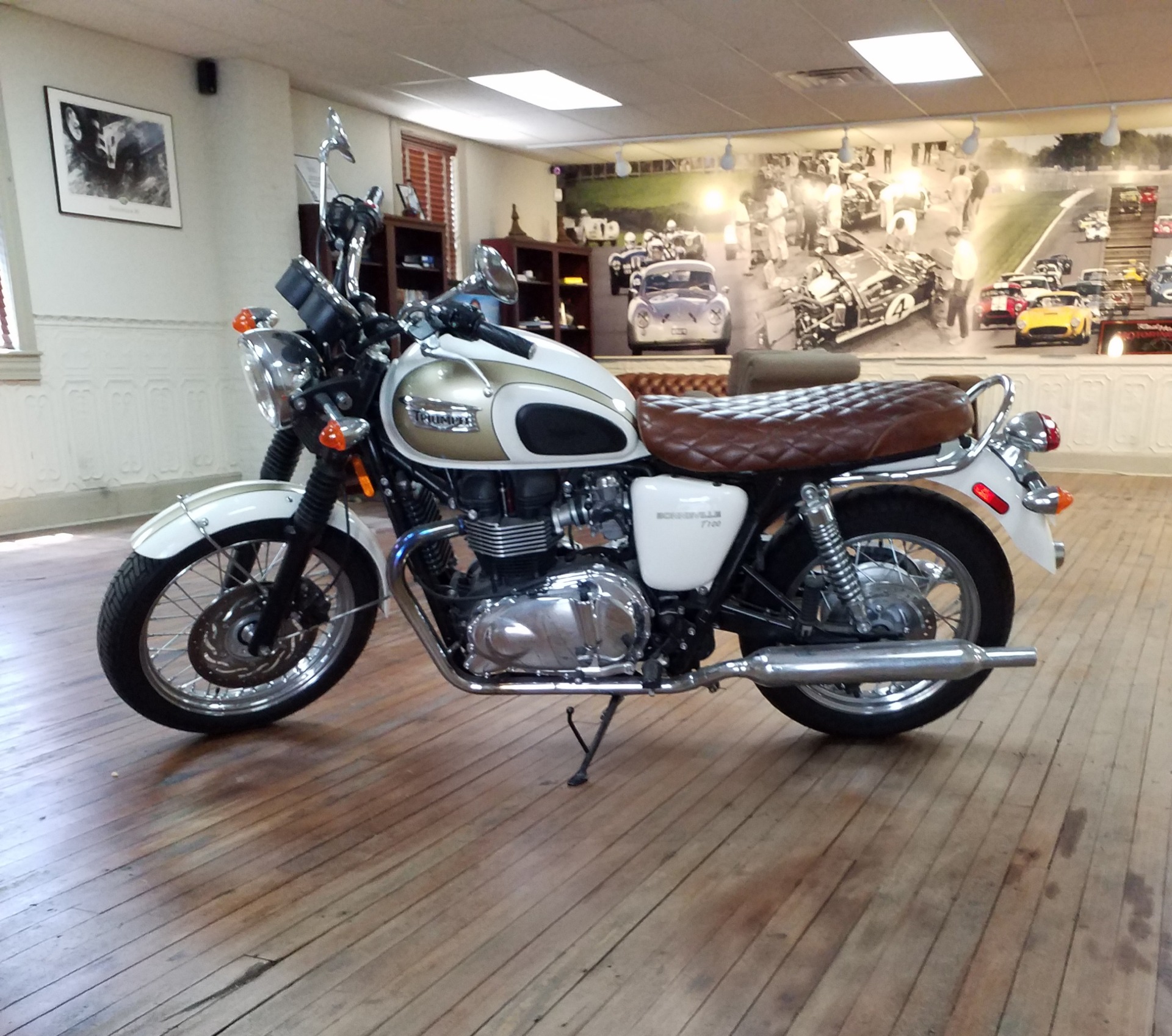 Used triumph bonneville hotsell